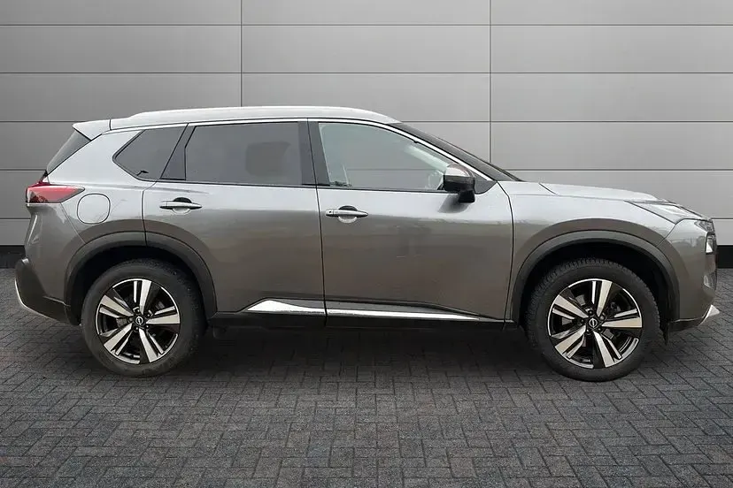 Used Nissan X-Trail Tekna 163 HP (119 kW) 2023 Champagne silver SUV