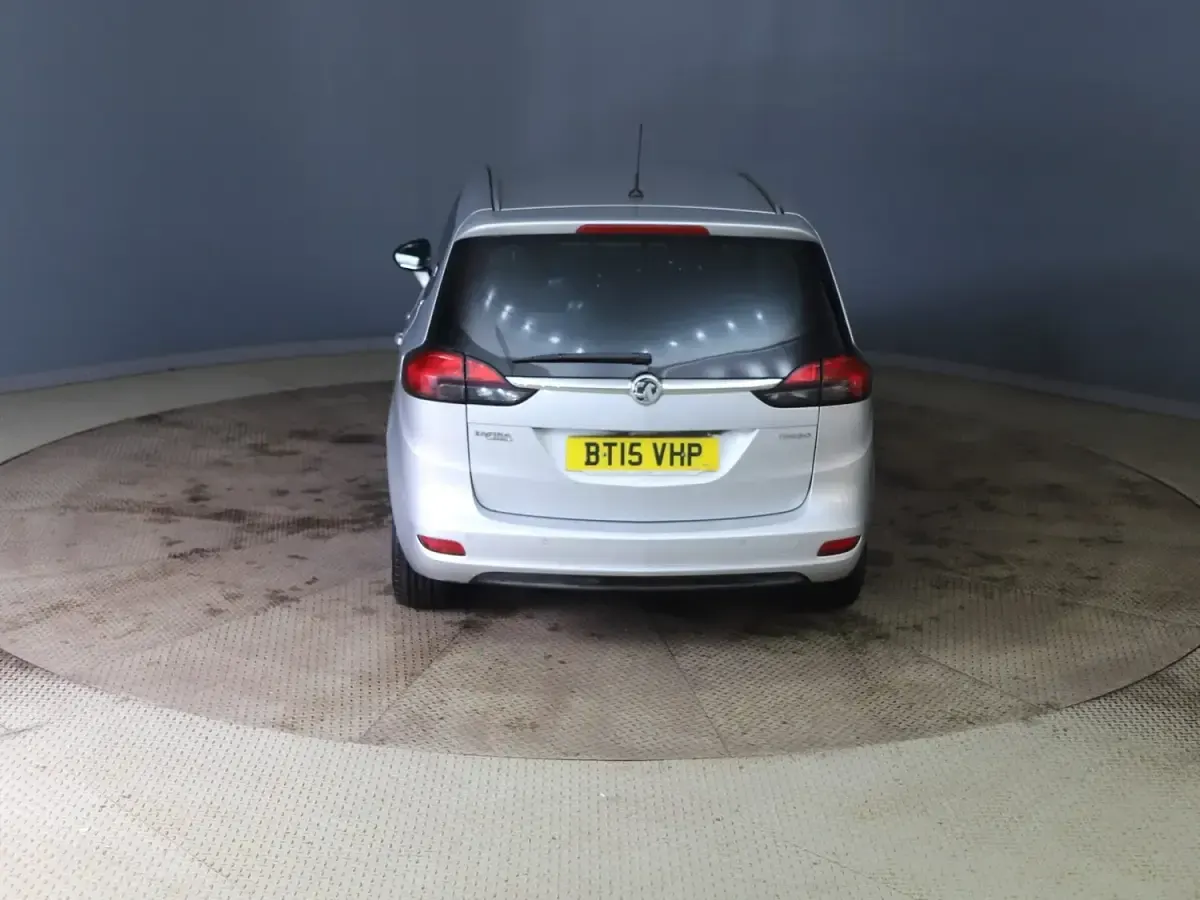 Usado Vauxhall Zafira 2015 Plateado Monovolumen