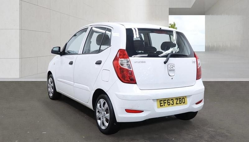 Used Hyundai i10 Classic 83 HP (61 kW) 2014 White Hatchback