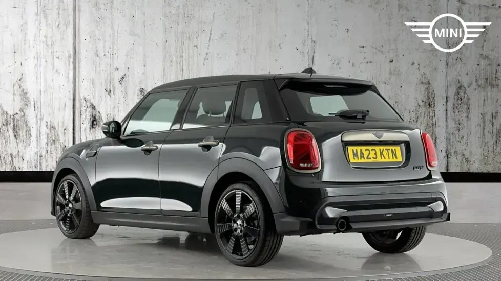 Usado Mini Cooper Hatch 134 HP (98 kW) 2023 Verde Citadino
