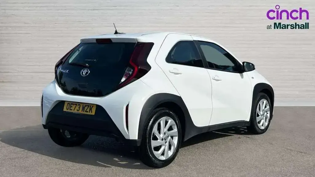 Used Toyota Aygo X PURE 72 HP (52 kW) 2023 White SUV