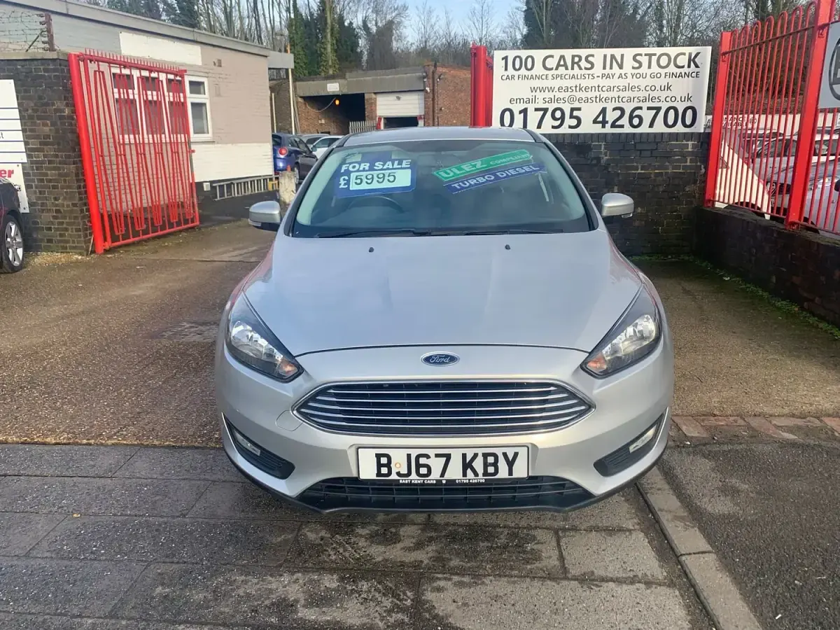 Usado Ford Focus Zetec 120 HP (88 kW) 2017 Prateado Citadino