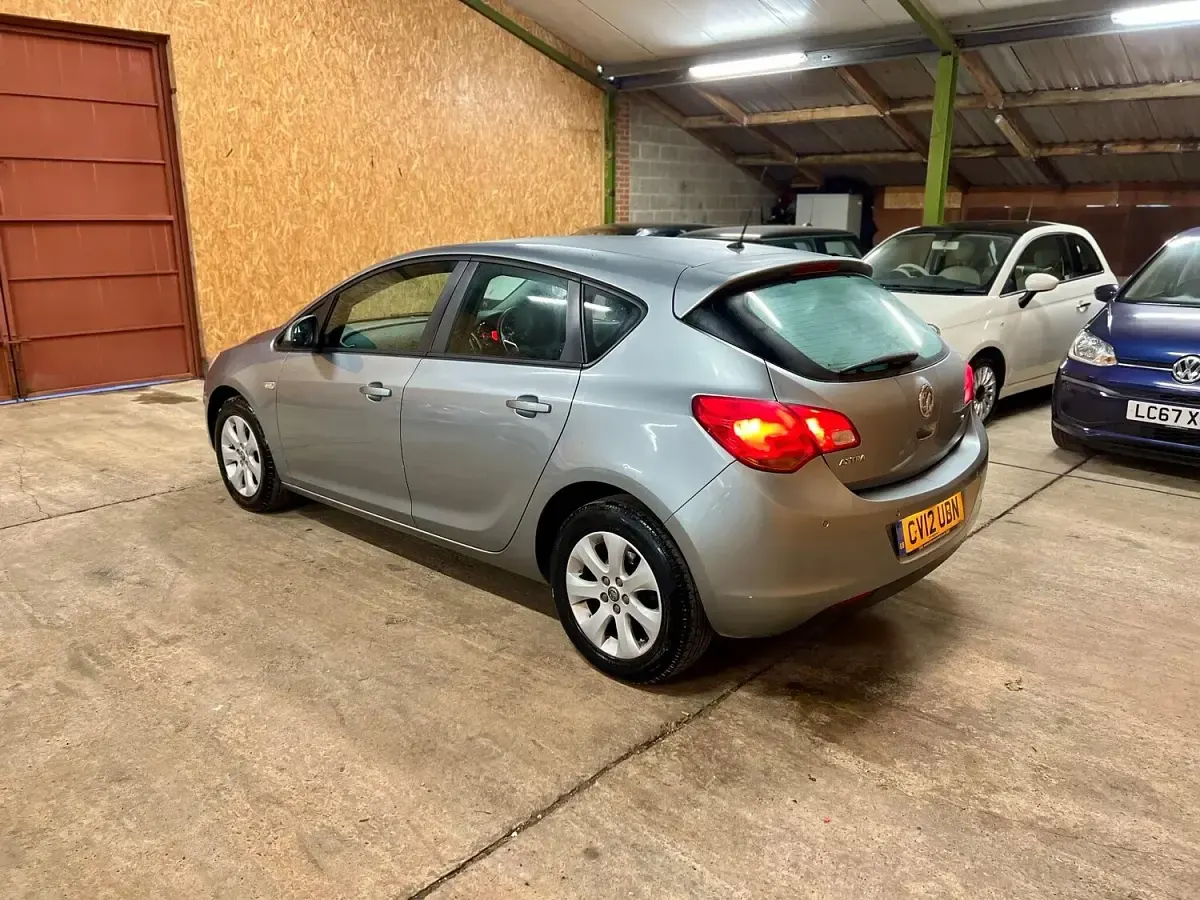 Used Vauxhall Astra 115 HP (84 kW) 2012 Silver Hatchback