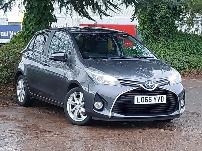 Grey Used 2017 Toyota Yaris Hybrid Hatchback | £11,498 (A bit pricey) - Image 1/4