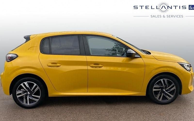 Used Peugeot 208 Active+ 75 HP (55 kW) 2023 Yellow Hatchback