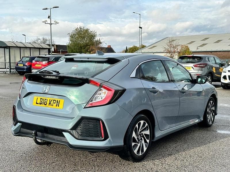 Begagnad Honda Civic SE 120 HK (88 kW) 2018 Grå Halvkombi