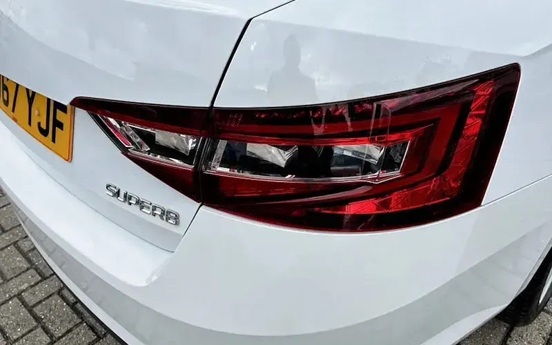 Used Skoda Superb 190 HP (139 kW) 2017 White Hatchback