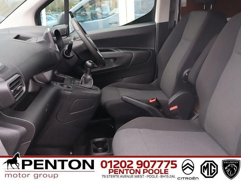 Used Vauxhall Combo 100 HP (73 kW) 2021 White MPV