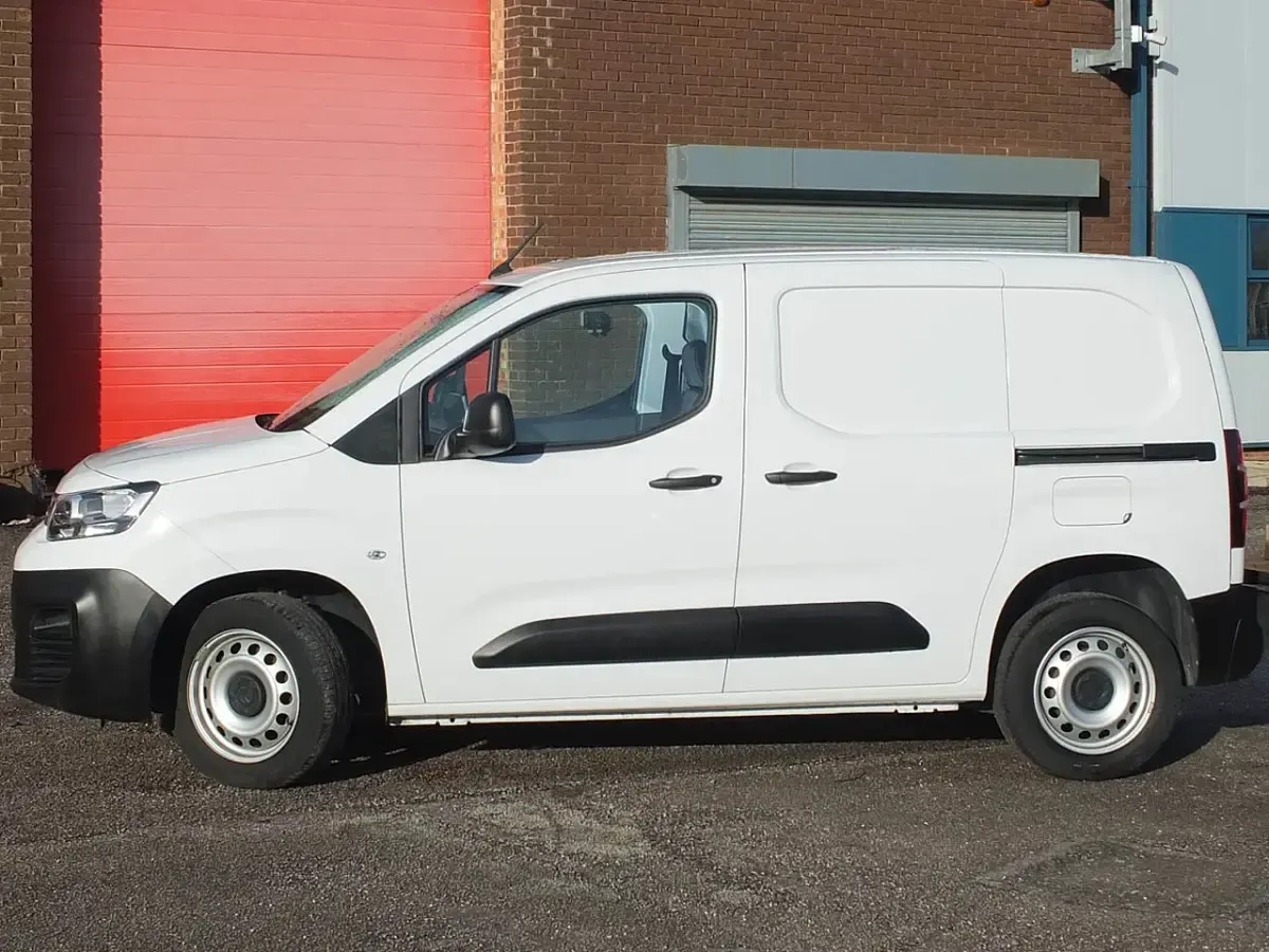 Used Citroën e-Berlingo 100 HP (73 kW) 2023 White Van