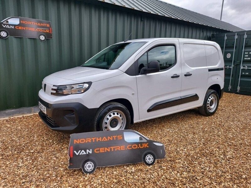 White Used 2024 Peugeot Partner MPV | £15,750 (Fair price) - Image 1/4