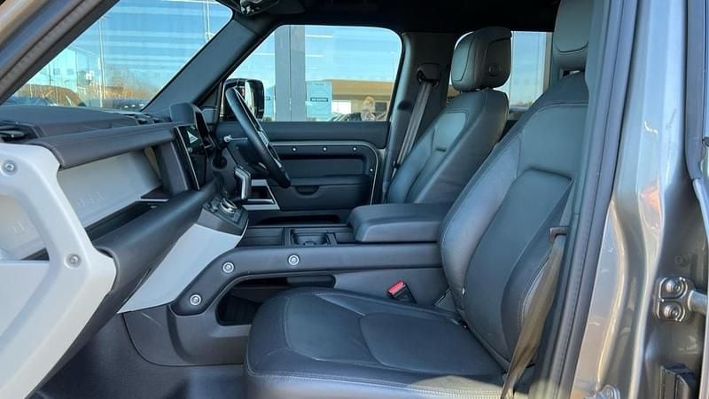 Used Land Rover Defender HSE Dynamic 404 HP (297 kW) 2024 Silver SUV