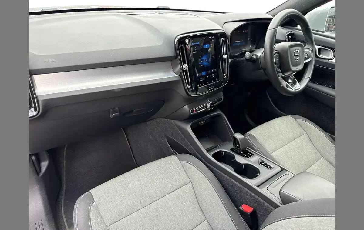 Used Volvo XC40 Core 161 HP (118 kW) 2023 Silver SUV