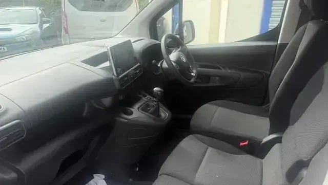 Usado Vauxhall Combo 100 CV (73 kW) 2023 Blanco Monovolumen