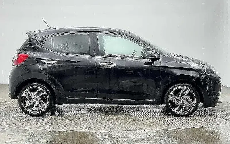 Used Hyundai i10 Premium 79 HP (58 kW) 2025 Black Hatchback