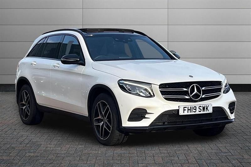 Diamond white Used 2019 Mercedes E250 AMG Estate | £21,490 (Fair price) - Image 1/4