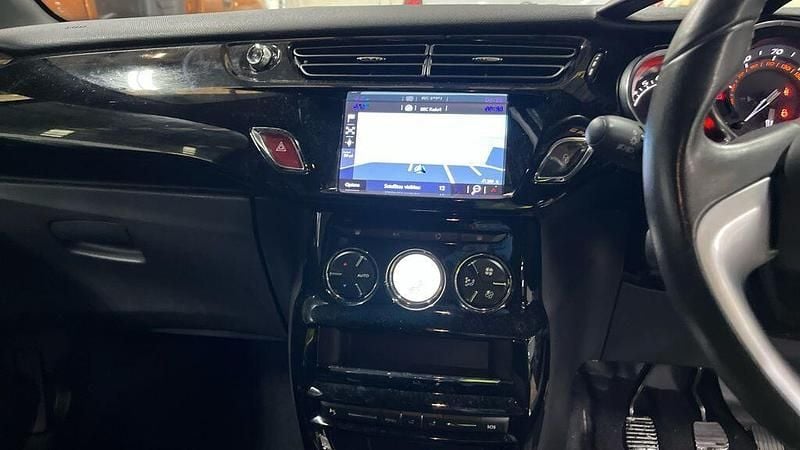 Used DS Automobiles DS3 Connected Chic 2017 Black Hatchback