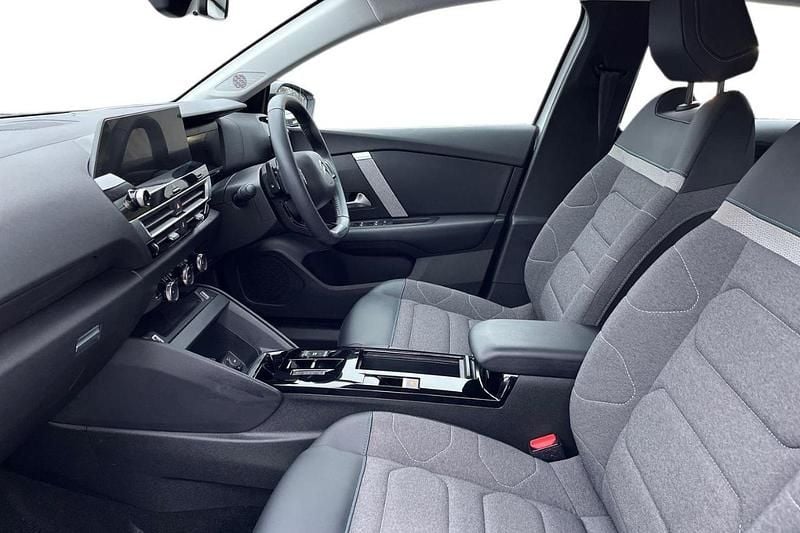 Used Citroën C4 PureTech 131 HP (96 kW) 2022 White Hatchback