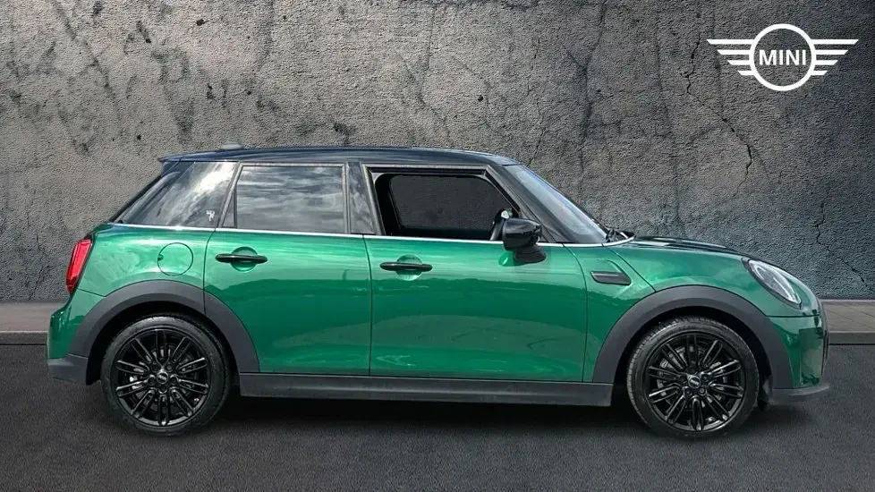 Used Mini Cooper Exclusive 134 HP (98 kW) 2024 Green Hatchback