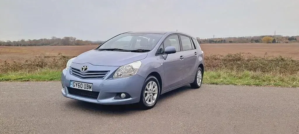 Usado Toyota Verso 126 HP (92 kW) 2010 Azul Monovolume