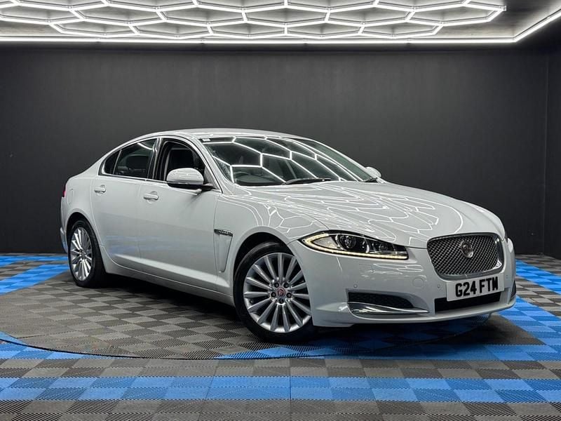 White Used 2015 Jaguar XF Luxury Sedan | £5,190 (Fair price) - Image 1/4