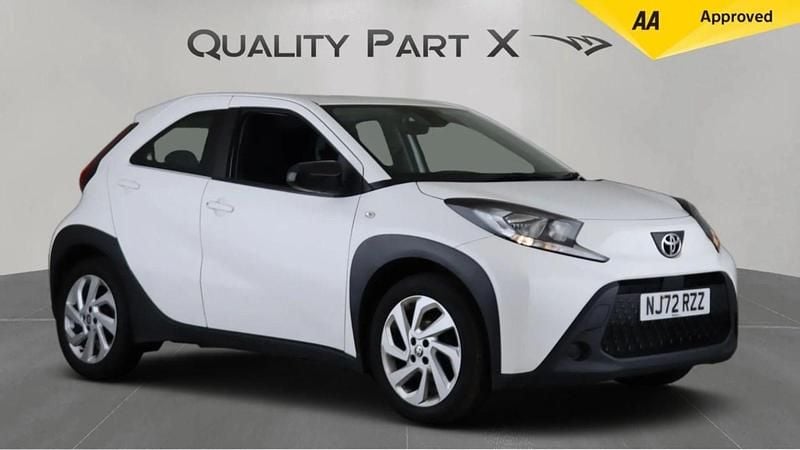 White Used 2022 Toyota Aygo X PURE SUV | £9,339 - Image 1/4