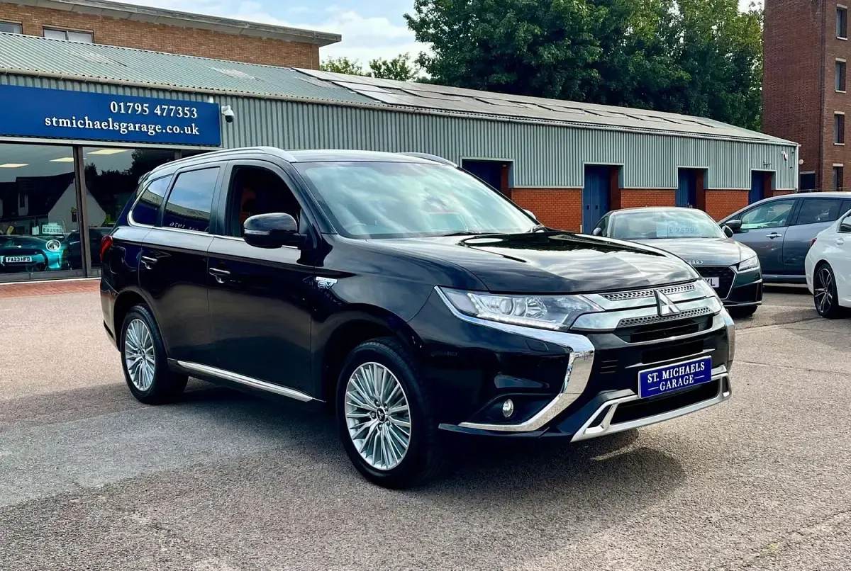 Used Mitsubishi Outlander P-HEV 220 HP (161 kW) 2020 Black SUV