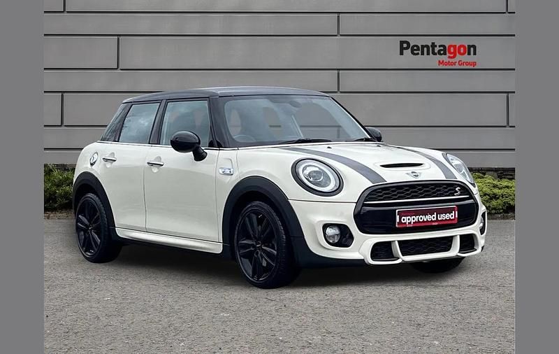 Used Mini Cooper S Sport 188 HP (138 kW) 2019 White Hatchback