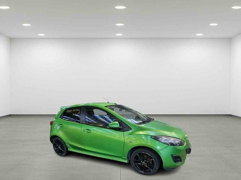 Begagnad Mazda 2 2011 Grön Halvkombi
