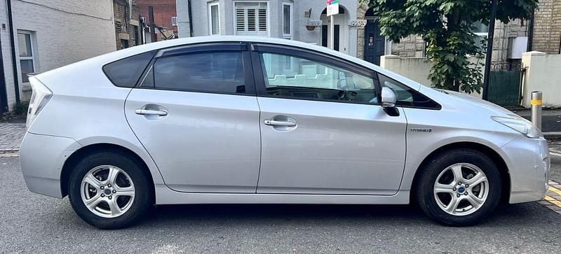 Used Toyota Prius 136 HP (100 kW) 2009 Silver Hatchback