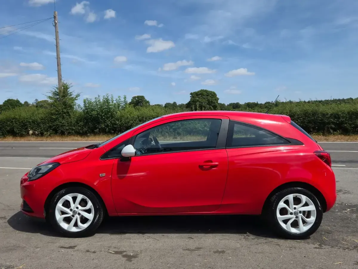 Used Vauxhall Corsa 70 HP (51 kW) 2015 Red Hatchback