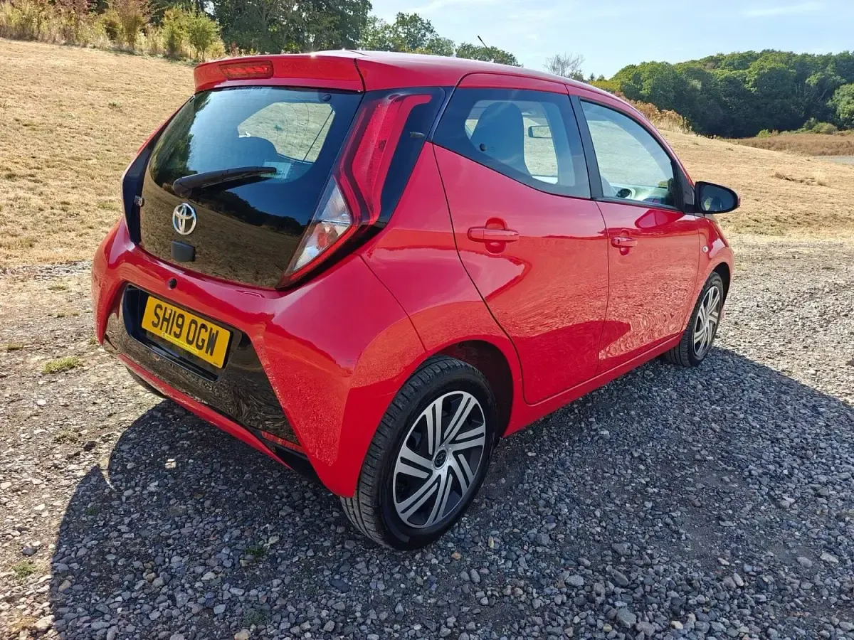 Used Toyota Aygo X-play 72 HP (52 kW) 2019 Red Hatchback