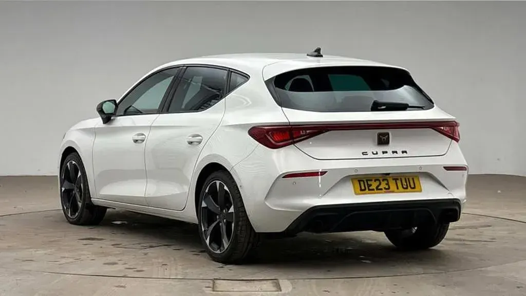 Used Cupra Leon VZ1 245 HP (180 kW) 2023 White Hatchback