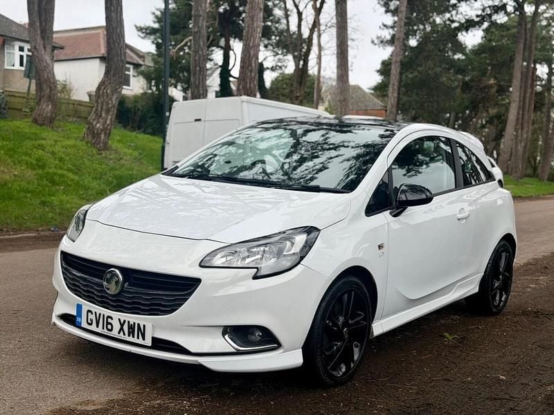Used Vauxhall Corsa Edition 100 HP (73 kW) 2016 White Hatchback