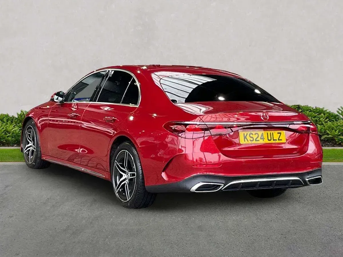 Usado Mercedes E220 AMG Line Premium 2024 Rojo Berlina
