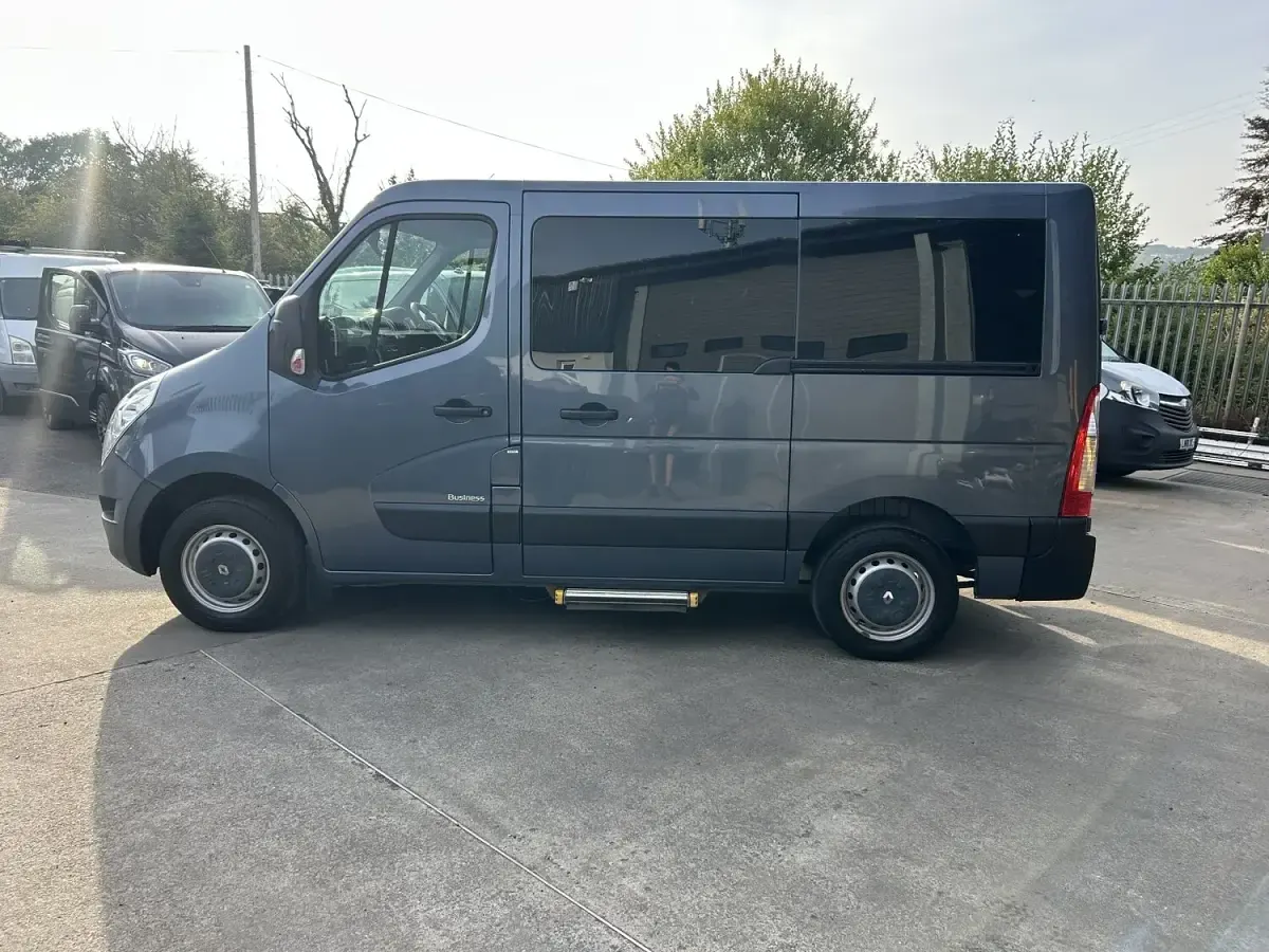 Used Renault Master Business 2017 Blue Van