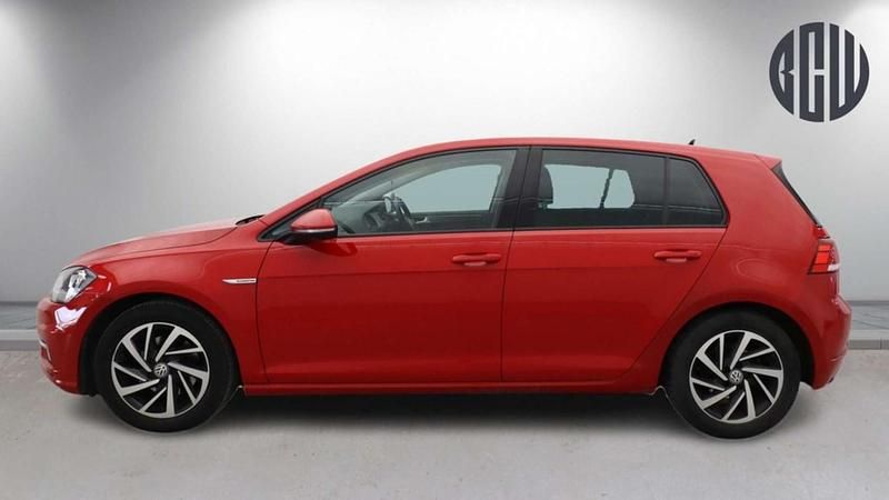 Begagnad VW Golf VII Match 130 HK (95 kW) 2019 Röd Halvkombi