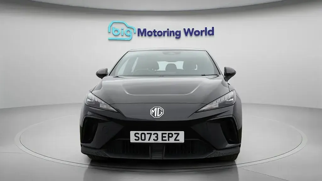 Begagnad MG MG4 EV SE 319 kW (435 HK) 2024 Halvkombi