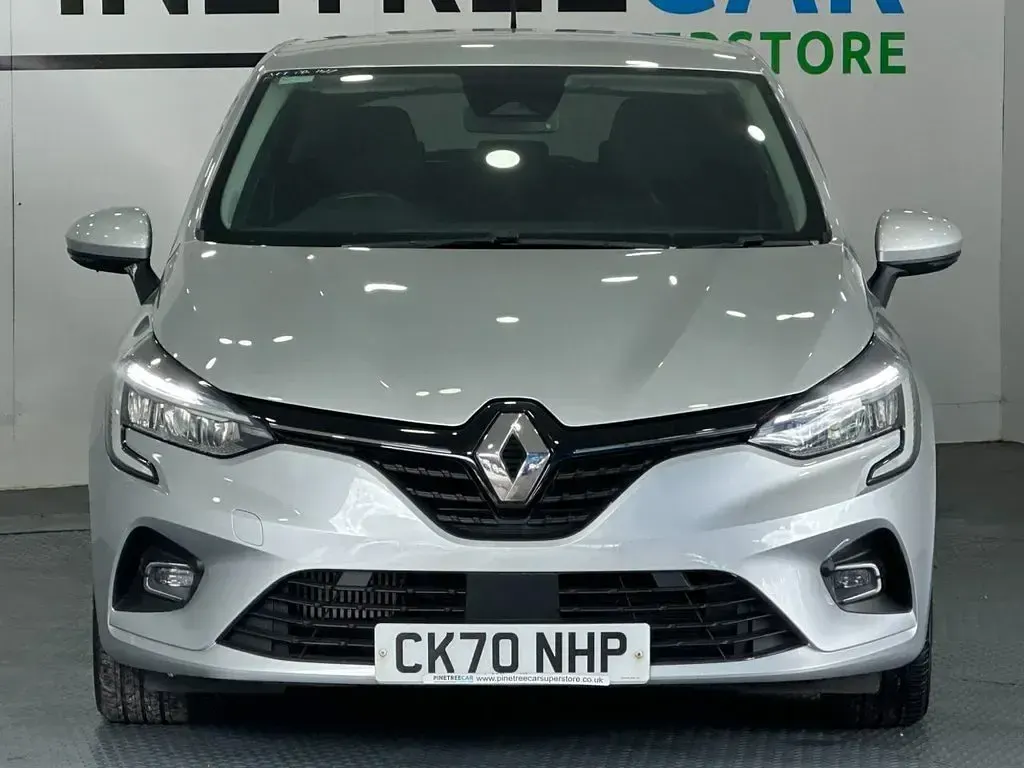Used Renault Clio Iconic 100 HP (73 kW) 2020 Silver Hatchback