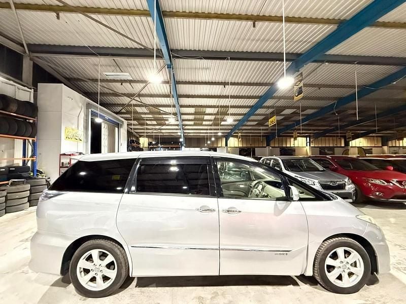 Begagnad Toyota Estima 2026 Silver Minibuss