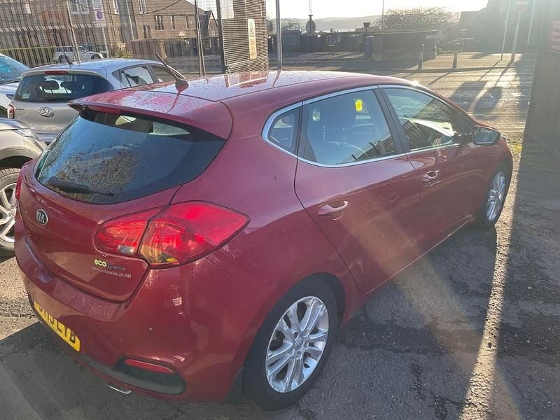 Used Kia Ceed 126 HP (92 kW) 2013 Red Hatchback