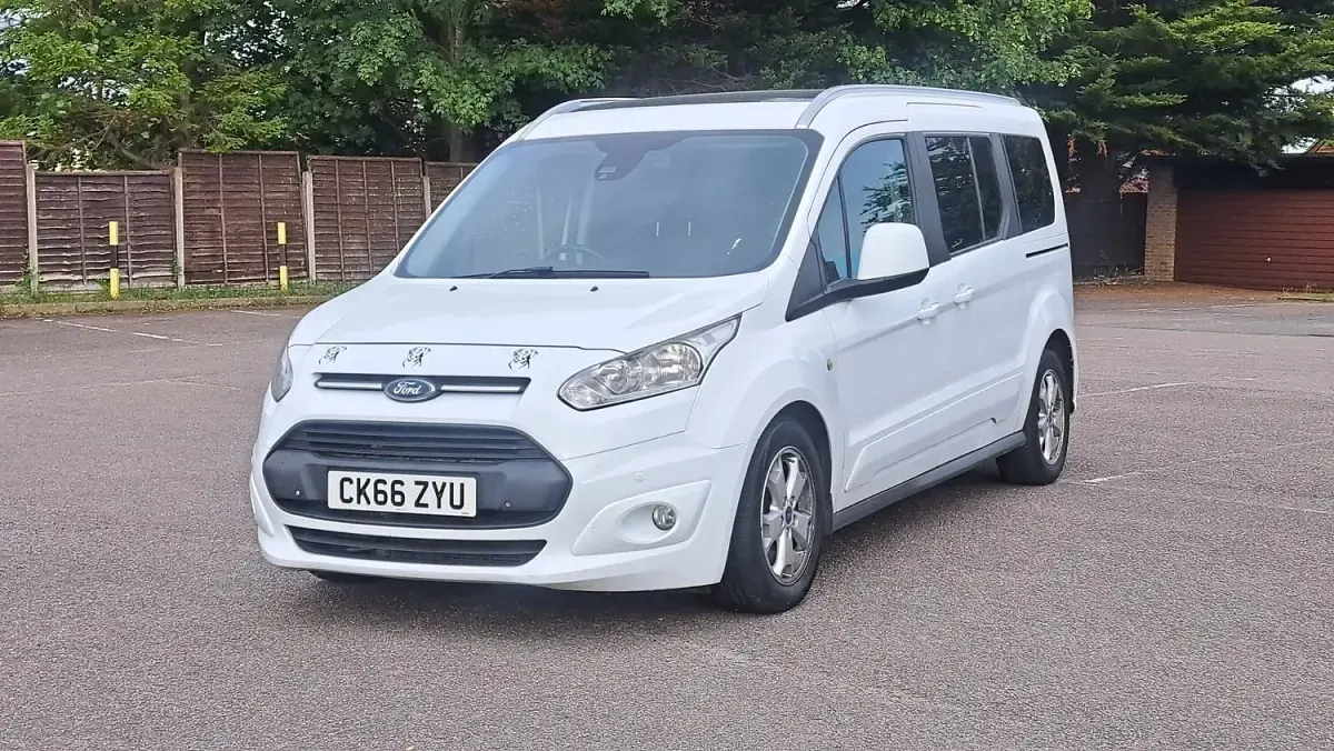 Used Ford Tourneo Connect Titanium 120 HP (88 kW) 2016 White MPV