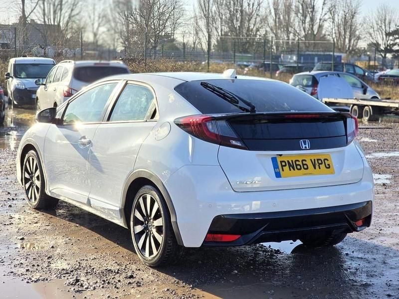 Used Honda Civic SE Plus 142 HP (104 kW) 2016 White Hatchback