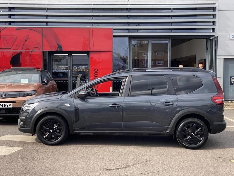 Black Used 2022 Dacia Jogger Extreme MPV | £14,249 (Fair price) - Image 1/4