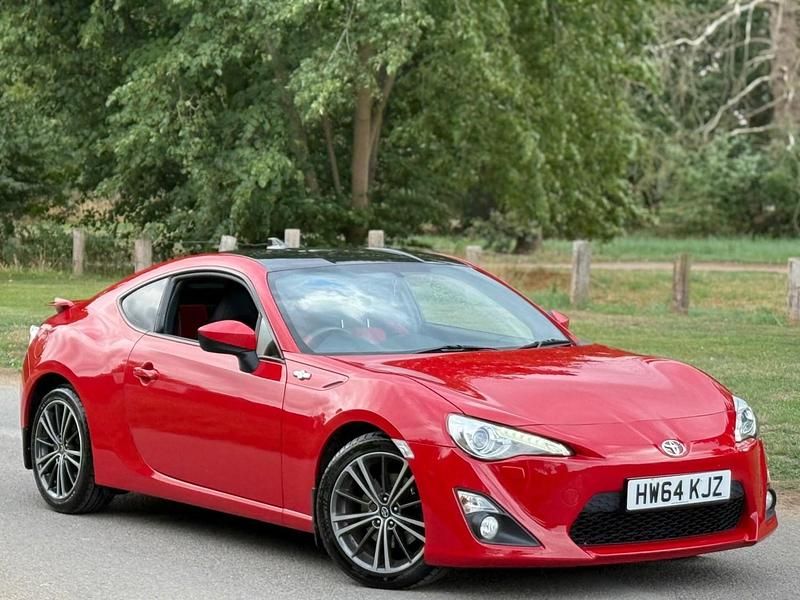 Red Used 2015 Toyota GT86 GT Coupe | £7,997 (Fair price) - Image 1/4