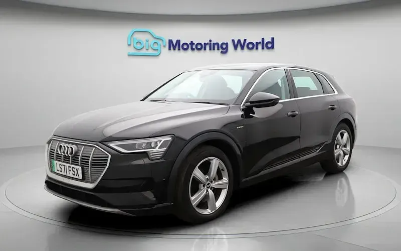 Usado Audi e-tron 230 kW (313 HP) 2021 Preto SUV