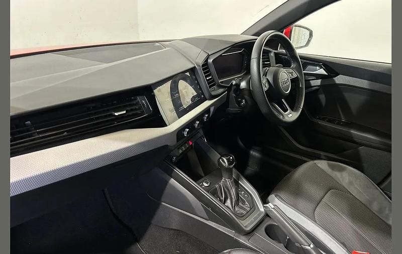 Begagnad Audi A1 S-Line 147 HK (108 kW) 2022 Röd SUV