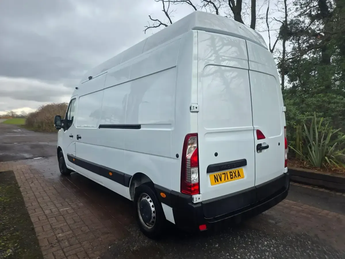 Used Renault Master Business 150 HP (110 kW) 2021 White MPV