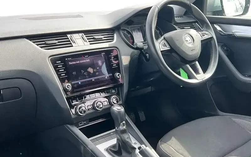 Używany Skoda Octavia SE Drive 150 KM (110 kW) 2020 Srebrny Kombi
