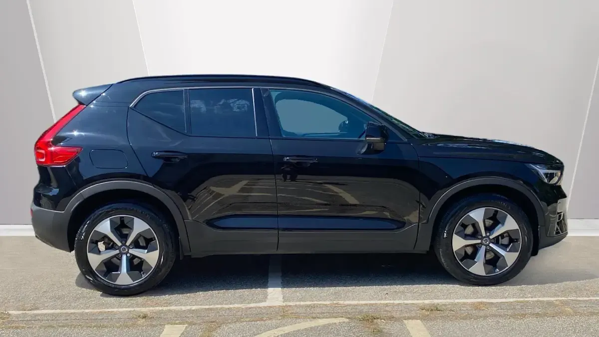 Used Volvo XC40 Plus 197 HP (144 kW) 2025 Blue SUV