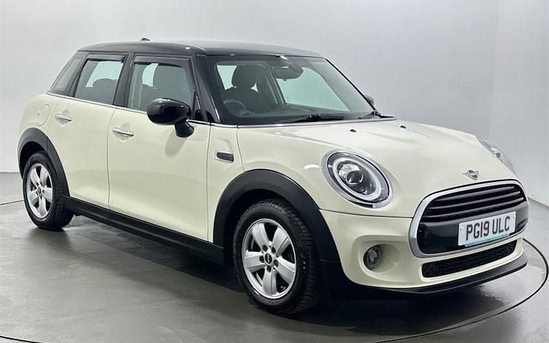 Used Mini Cooper Classic 136 HP (100 kW) 2019 White Hatchback